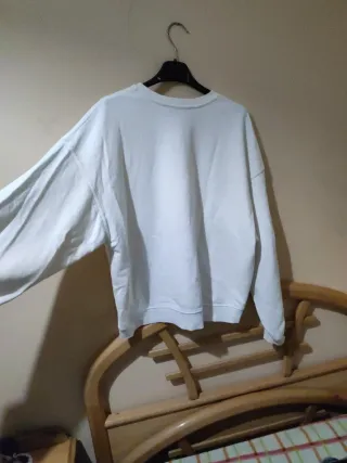 Sudadera Bershka Everything Matters Blanca