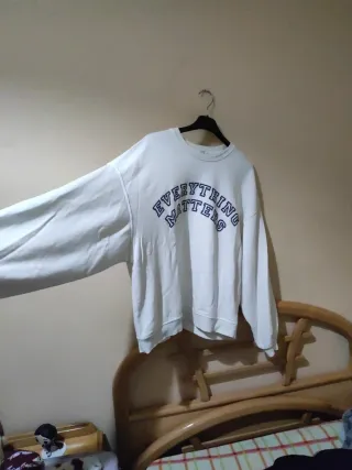 Sudadera Bershka Everything Matters Blanca