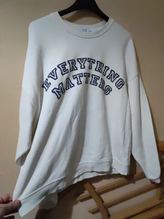 Sudadera Bershka Everything Matters Blanca