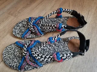 Sandalias NUEVAS de Bimba y Lola - Talla 39