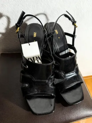 Sandalias Zara Tacón Grueso Negro con ETIQUETA