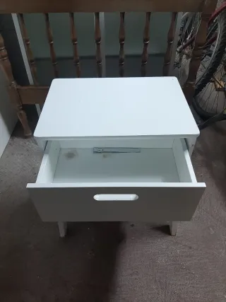 Comodini e comò bianco