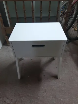 Comodini e comò bianco