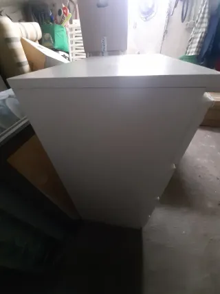 Comodini e comò bianco