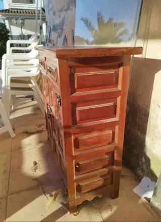 Mueble de madera antiguo