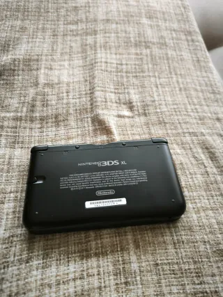 Nintendo 3DS XL Nero + Caricatore e Stilo + Giochi