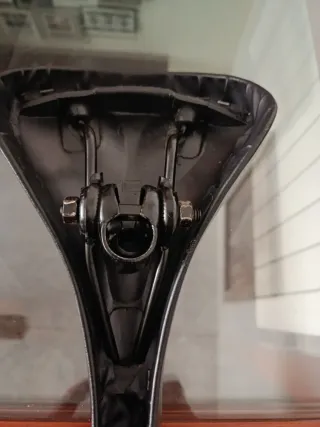 Sillín de bicicleta negro