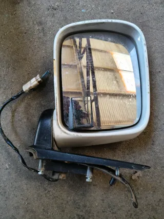 Nissan Terrano 2 Faros y Pilotos