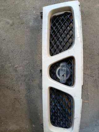 Nissan Terrano 2 Faros y Pilotos