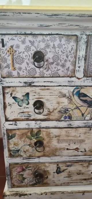 Cajonera de madera y papel decorada