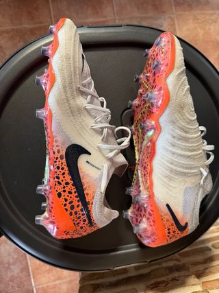 Botas de fútbol Nike Phantom.