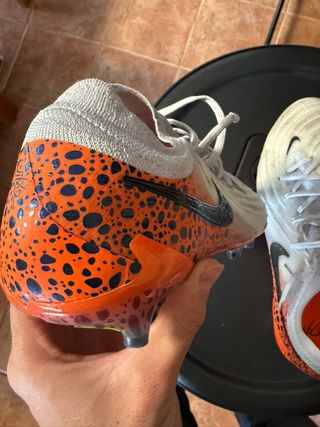 Botas de fútbol Nike Phantom.