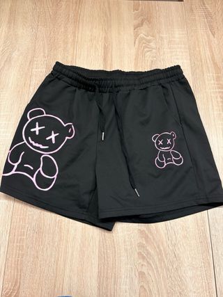 Set di abbigliamento; maglietta e pantaloncini con orso rosa
