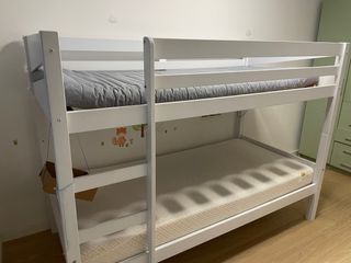 Litera blanca con un colchon