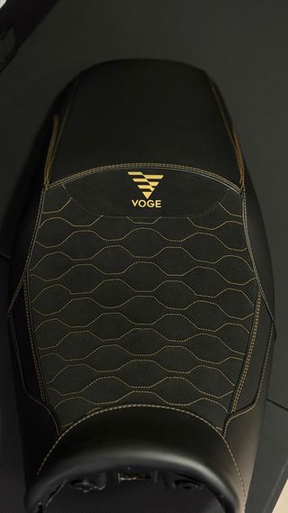 TAPIZADO PERSONALIZADO VOGE 900