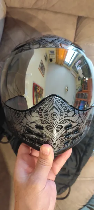 Casco Moto ICON DOMAIN GRAVITAS usado dos horas.