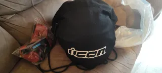 Casco Moto ICON DOMAIN GRAVITAS usado dos horas.