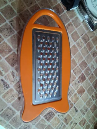 Grattugia + poggiamestolo