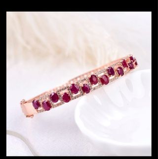 Pulsera Elegante Rubíes y Topacios.