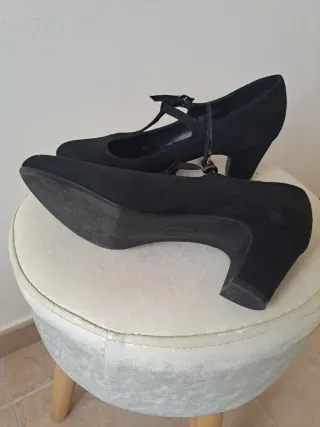 Zapatos negros con tira
