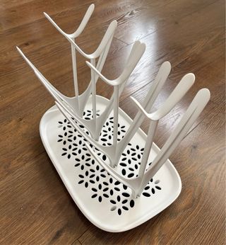 Escurridor y esterilizador para biberones