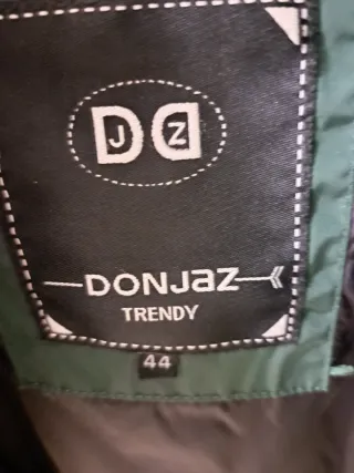 Chaqueta acolchada verde con cintas