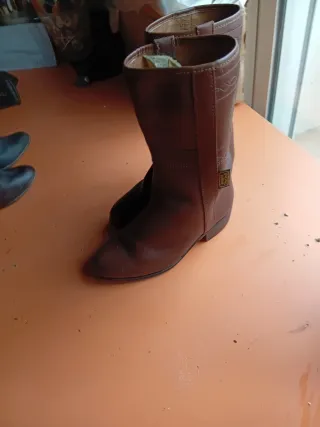 Botas y sombrero