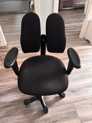 Silla de oficina ergonómica negra