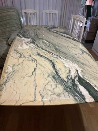 Mesa de salón de mármol