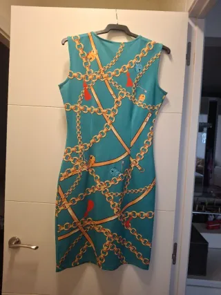 Vestido con estampado de cadenas