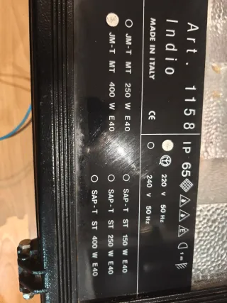 Foco Industrial Metálico 400W funcionando