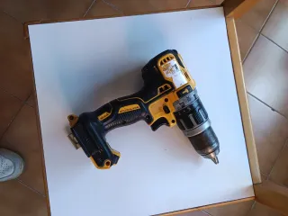 TALADRO DEWALT PERCUTOR DCD796