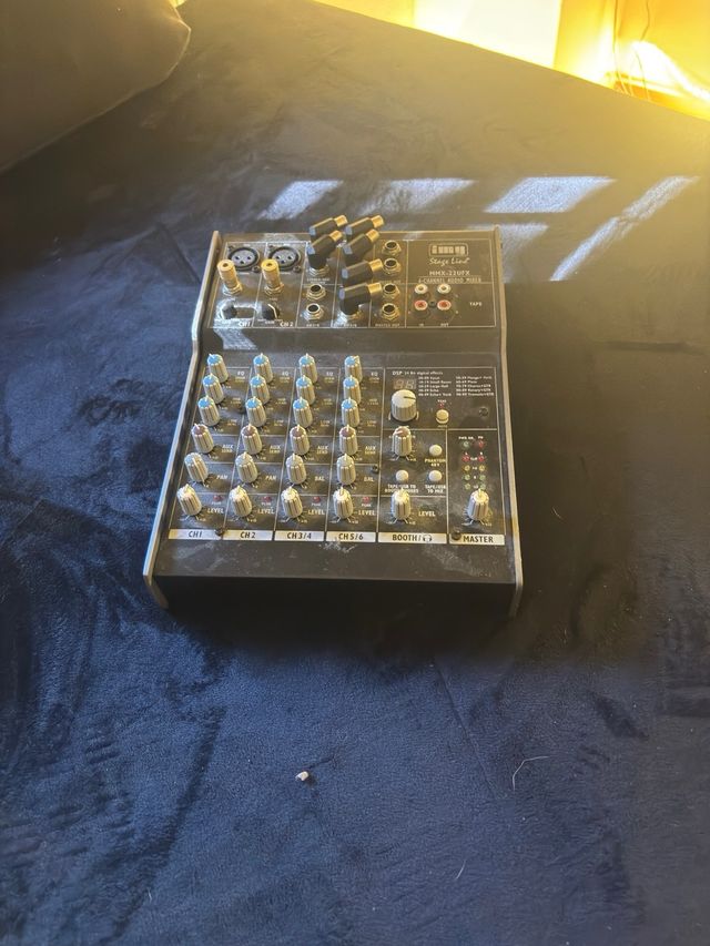 Mezclador 6 canales MMX-22 UFX