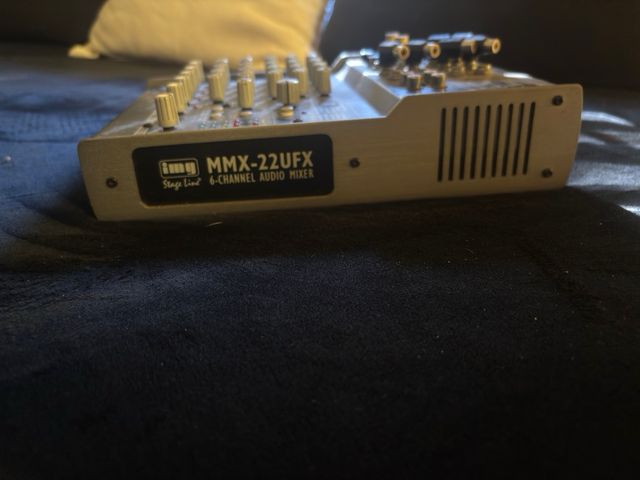 Mezclador 6 canales MMX-22 UFX