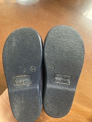 Zapatos serraje niño Talla 23 (2pares por 8€)