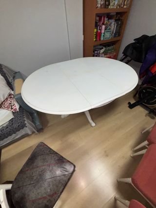 Mesa extensible y 4 sillas de comedor