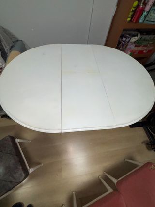 Mesa extensible y 4 sillas de comedor