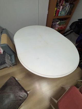 Mesa extensible y 4 sillas de comedor