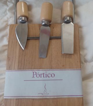 Tagliere per formaggio Pórtico in legno e metallo