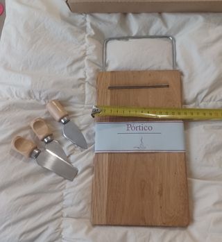 Tagliere per formaggio Pórtico in legno e metallo