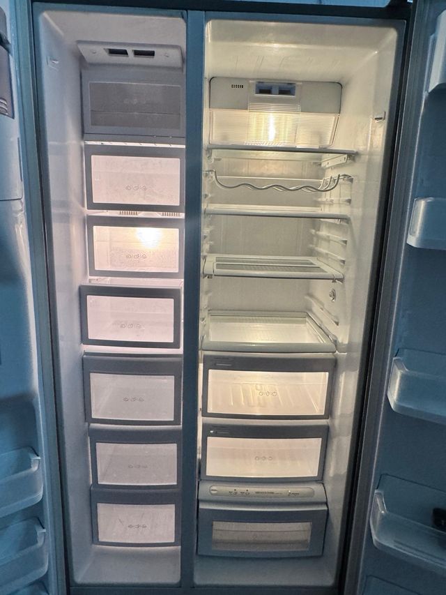 FRIGORÍFICO AMERICANO LG EN INOX