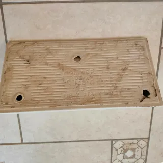 Due portasapone in porcellana bianco e champagne