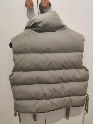 Chaleco acolchado verde agua.