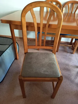 Conjunto Mueble TV y Vitrina + 4 Sillas