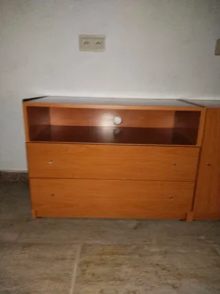 Conjunto Mueble TV y Vitrina + 4 Sillas