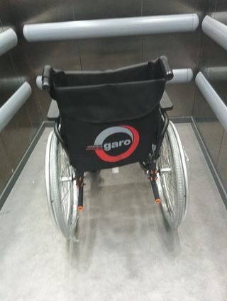 se vende silla de ruedas y cojin antiescara