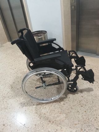 se vende silla de ruedas y cojin antiescara