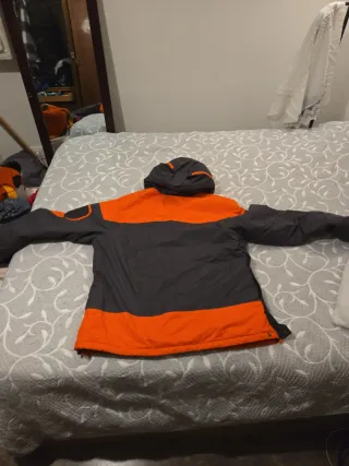 Chaqueta Columbia gris y naranja