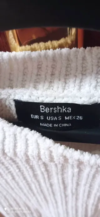 Jersey blanco de punto ,y el otro crudo 8€ los 2