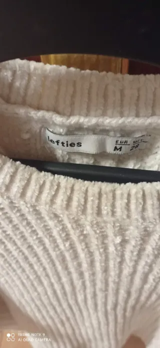 Jersey blanco de punto ,y el otro crudo 8€ los 2